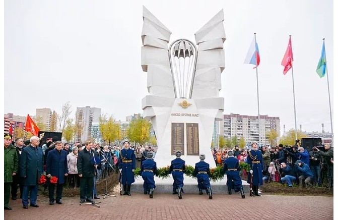 Открытие памятника 6-ой роте в Санкт-Петербурге.